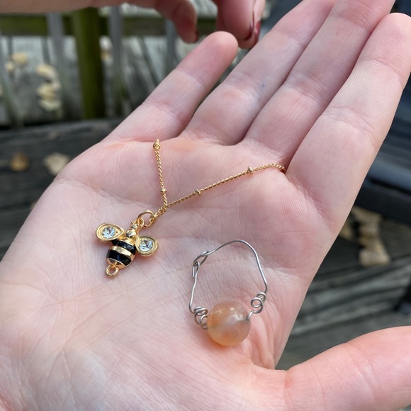 Bee Necklace! - Picture 2 of 2